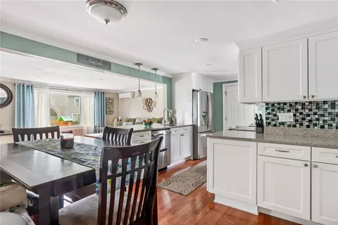 142 Covington Dr, Warwick, RI 02886 photo 3