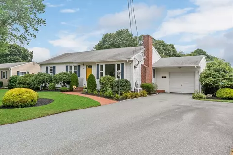 142 Covington Dr, Warwick, RI 02886 photo 1