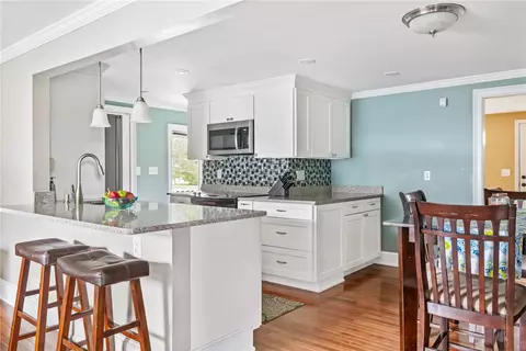 142 Covington Dr, Warwick, RI 02886 photo 2