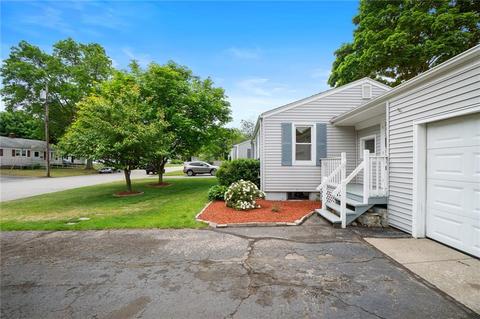85 Crystal Dr, Warwick, RI 02889 photo 4