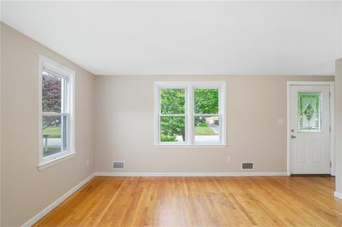 85 Crystal Dr, Warwick, RI 02889 photo 13