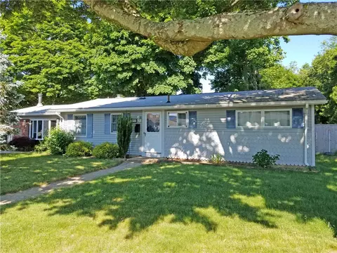 153 Covington Dr, Warwick, RI 02886 photo 1