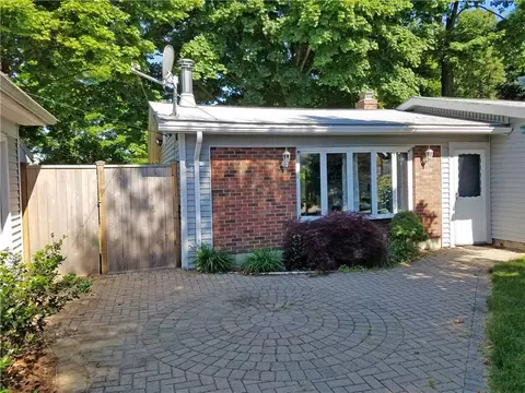 153 Covington Dr, Warwick, RI 02886 photo 3