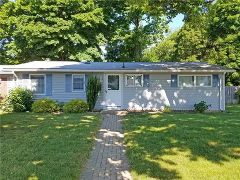 153 Covington Dr, Warwick, RI 02886 photo 2