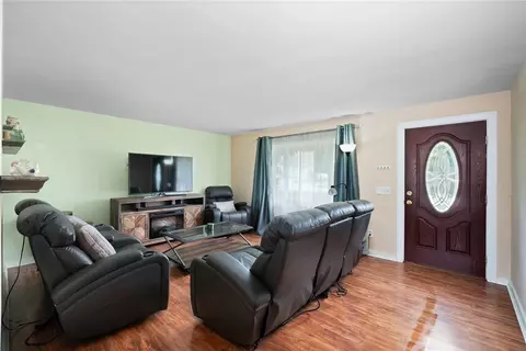 44 Gerald St, Warwick, RI 02886 photo 3