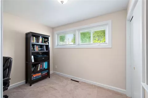 44 Gerald St, Warwick, RI 02886 photo 14