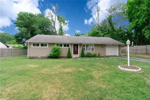 44 Gerald St, Warwick, RI 02886 photo 2