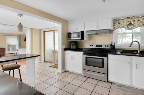 143 Main Ave, Warwick, RI 02886 photo 3