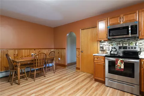 31 Edward St, Coventry, RI 02816 photo 5