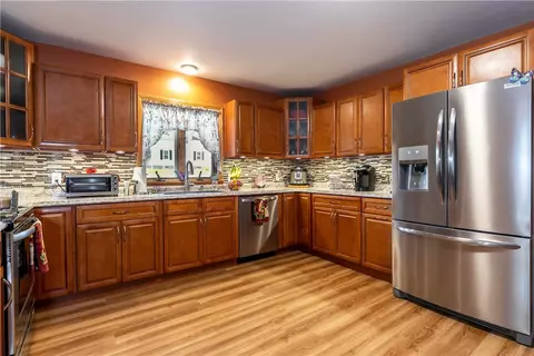 31 Edward St, Coventry, RI 02816 photo 3