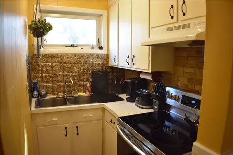 23 Dewey St, Woonsocket, RI 02895 photo 10