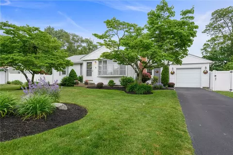 22 Dedham Rd, Warwick, RI 02888 photo 1