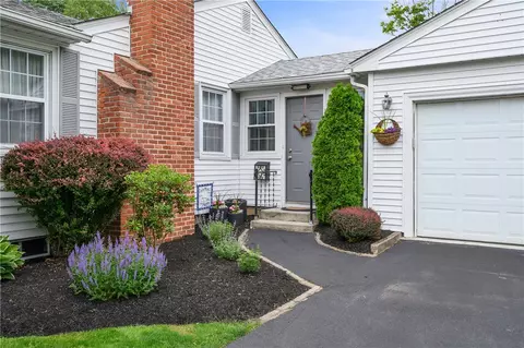 22 Dedham Rd, Warwick, RI 02888 photo 4