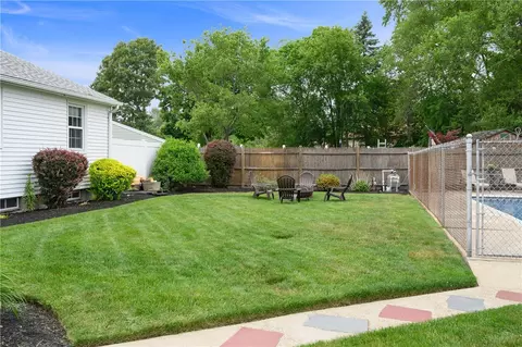 22 Dedham Rd, Warwick, RI 02888 photo 36