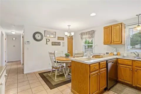 22 Dedham Rd, Warwick, RI 02888 photo 8