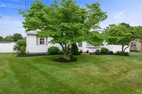 22 Dedham Rd, Warwick, RI 02888 photo 3