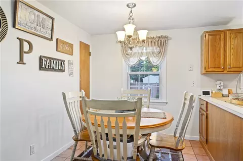 22 Dedham Rd, Warwick, RI 02888 photo 11