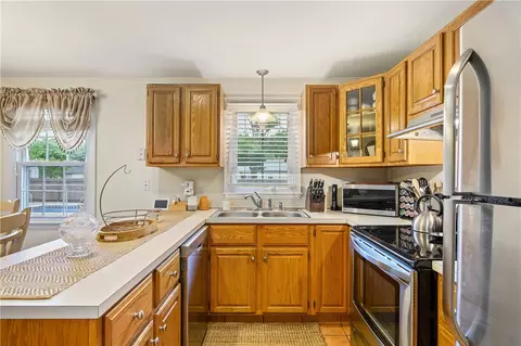22 Dedham Rd, Warwick, RI 02888 photo 9
