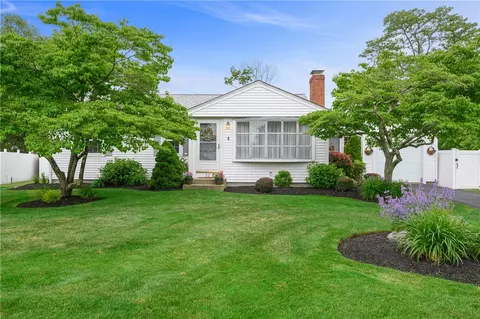 22 Dedham Rd, Warwick, RI 02888 photo 2