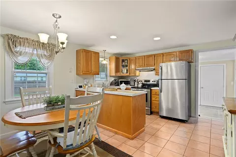 22 Dedham Rd, Warwick, RI 02888 photo 10