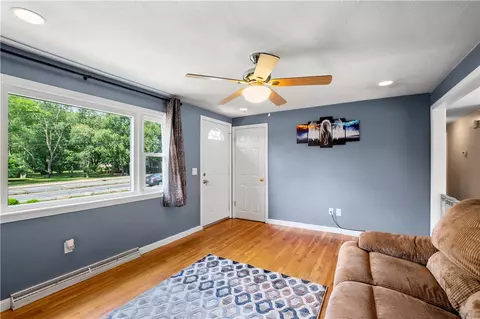 255 Sandy Ln, Warwick, RI 02889 photo 4