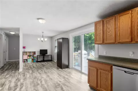 255 Sandy Ln, Warwick, RI 02889 photo 9