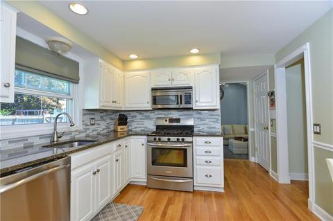 22 Circle Dr, Riverside, RI 02915 photo 3