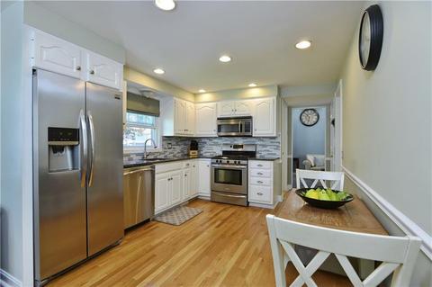 22 Circle Dr, Riverside, RI 02915 photo 4