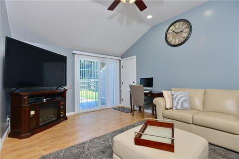 22 Circle Dr, Riverside, RI 02915 photo 9