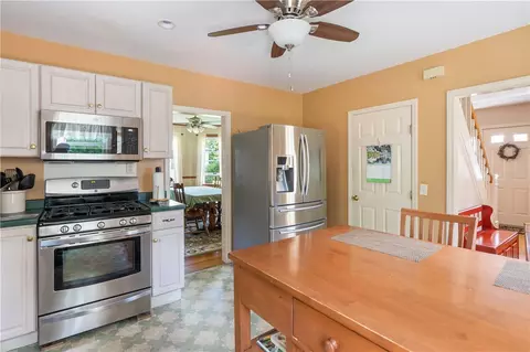 31 West St, Warwick, RI 02886 photo 15