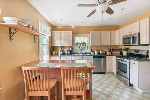 31 West St, Warwick, RI 02886 photo 13