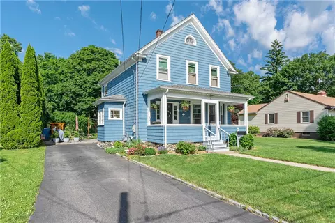 31 West St, Warwick, RI 02886 photo 2