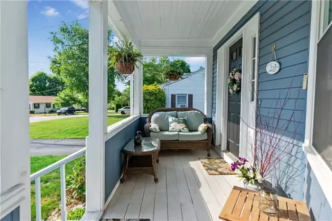 31 West St, Warwick, RI 02886 photo 4