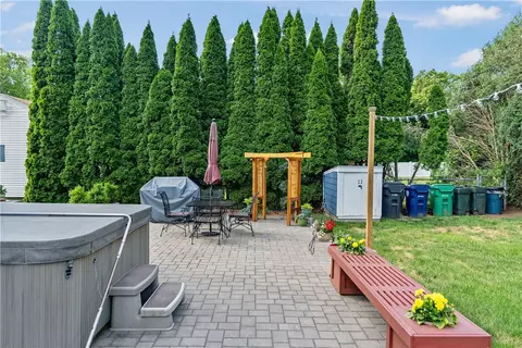 31 West St, Warwick, RI 02886 photo 8