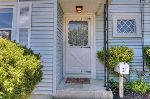 21 Mapleton St, Cranston, RI 02910 photo 4