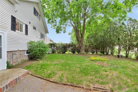 19 Tache St, Woonsocket, RI 02895 photo 6