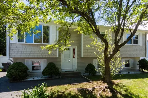 18 Hackman Pl, Warwick, RI 02889 photo 1