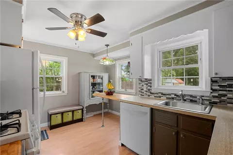 54 Deacon Ave, Warwick, RI 02886 photo 3
