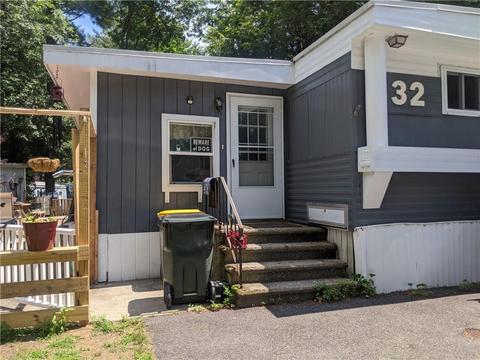 32 Maplewood Dr, Mapleville, RI 02839 photo 2