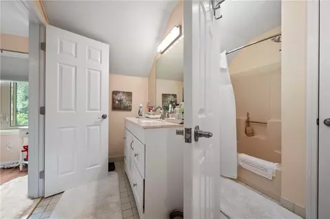 301 Holley Ln, Woonsocket, RI 02895 photo 32