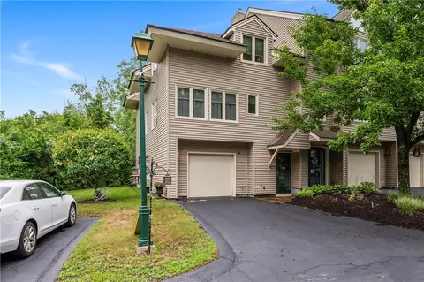 301 Holley Ln, Woonsocket, RI 02895 photo 3