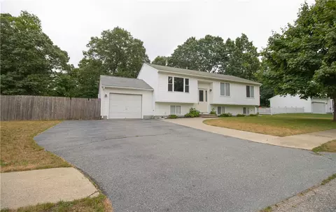 30 Lillian Ct, Warwick, RI 02886 photo 2
