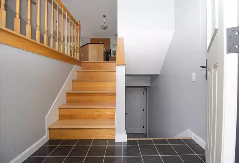 30 Lillian Ct, Warwick, RI 02886 photo 4
