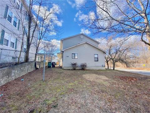 8 West St, Woonsocket, RI 02895 photo 4