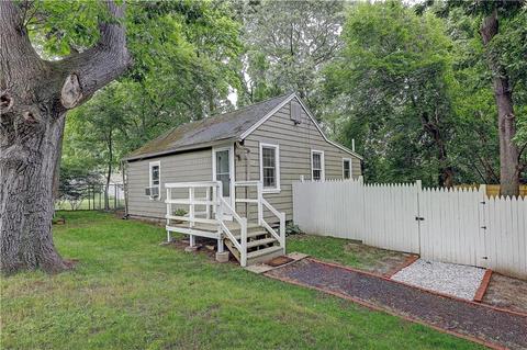 107 Midget Ave, Warwick, RI 02886 photo 1