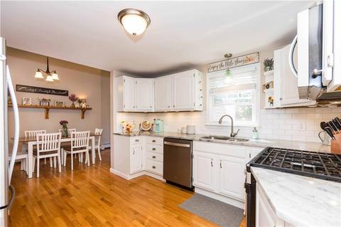 76 Hoxsie Ave, Warwick, RI 02889 photo 2