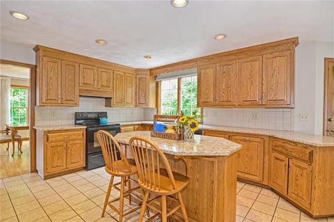 26 Olympia Ave, Woonsocket, RI 02895 photo 9