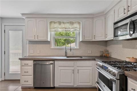 81 Sprague Ave, Warwick, RI 02889 photo 9