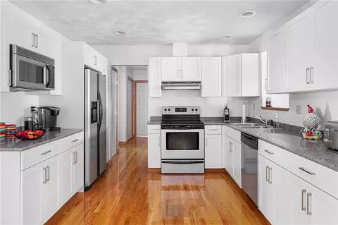 55 Basil Xing, Cranston, RI 02921 photo 9