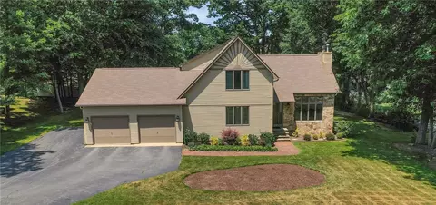 55 Basil Xing, Cranston, RI 02921 photo 2